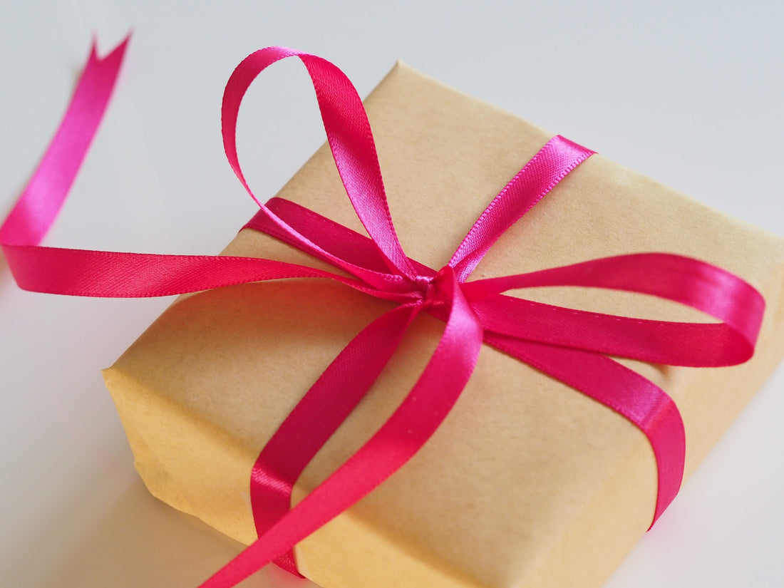 boite cadeau avec ruban rose